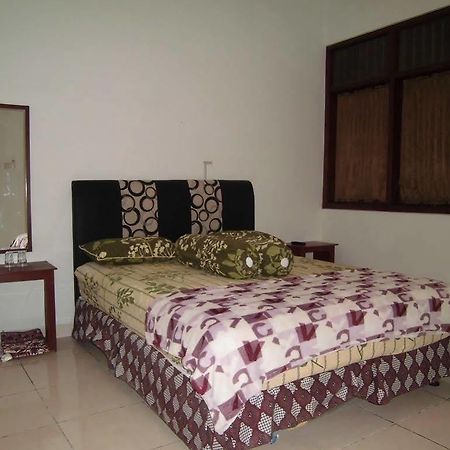 Griya Putri Dewi Guesthouse Джокьякарта Экстерьер фото