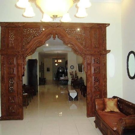 Griya Putri Dewi Guesthouse Джокьякарта Экстерьер фото