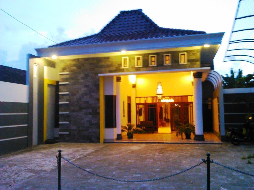 Griya Putri Dewi Guesthouse Джокьякарта Экстерьер фото