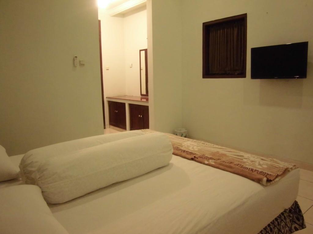 Griya Putri Dewi Guesthouse Джокьякарта Экстерьер фото
