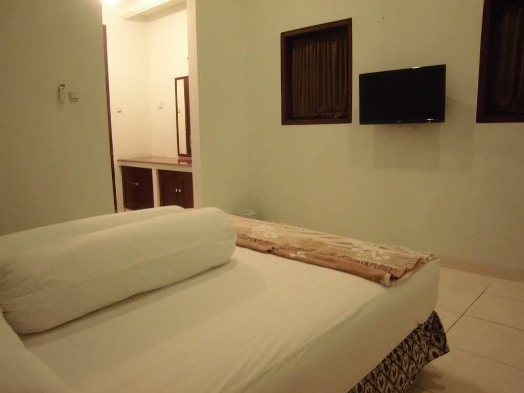 Griya Putri Dewi Guesthouse Джокьякарта Экстерьер фото