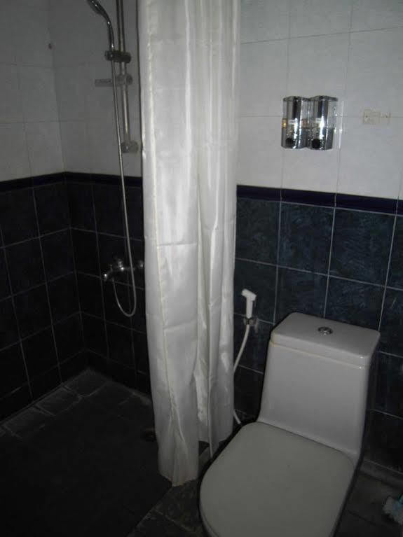 Griya Putri Dewi Guesthouse Джокьякарта Экстерьер фото