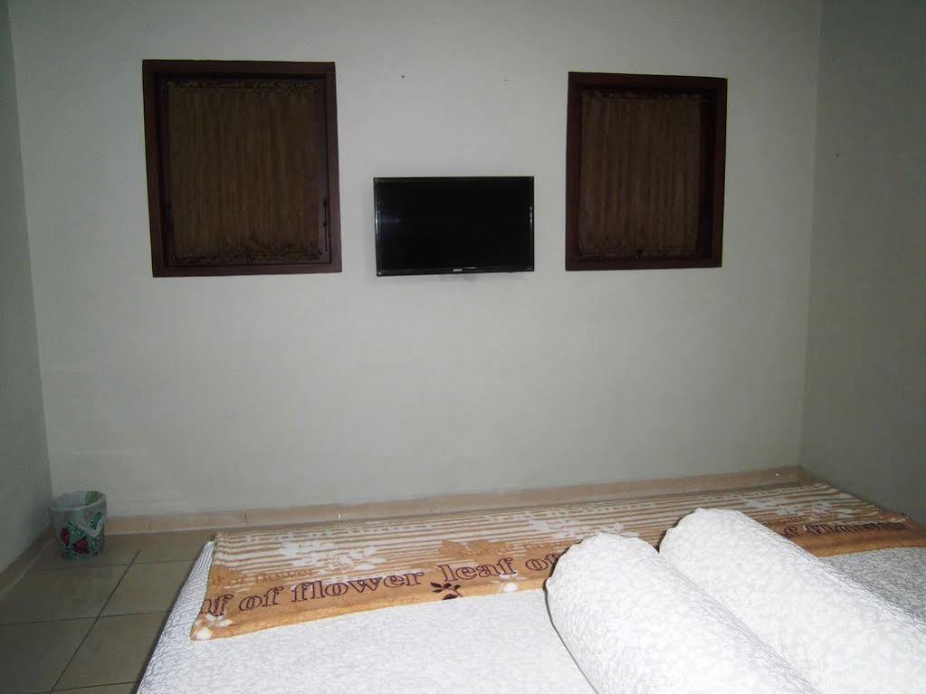 Griya Putri Dewi Guesthouse Джокьякарта Экстерьер фото